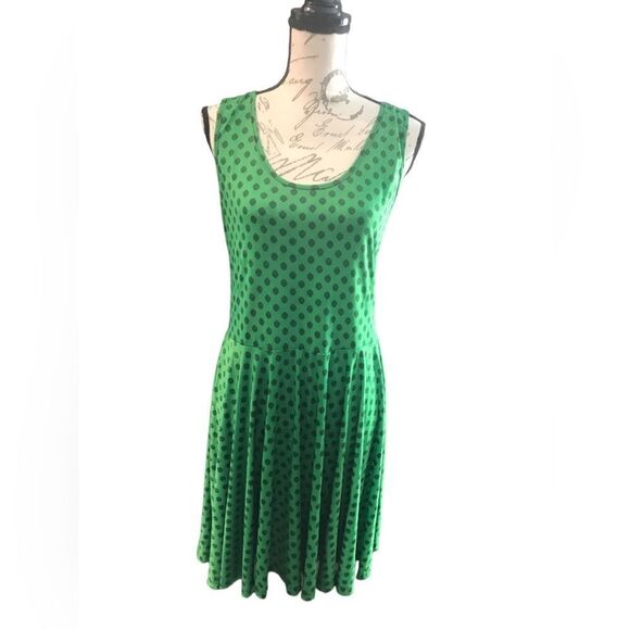 Green Dress with Black Dots Size Medium - Picture 2 of 8